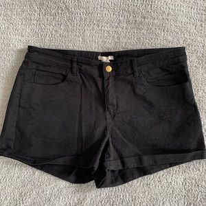 H&M Black stretch shorts - size US12